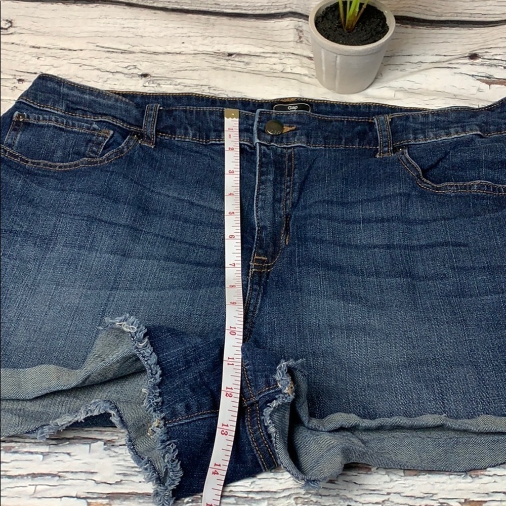 Gap High Rise Cut Off Short - Picture 6 of 8